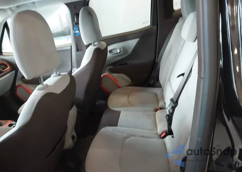 2015 Jeep Renegade Latitude из США, поврежденный, VIN ZACCJBBT1FPB84719